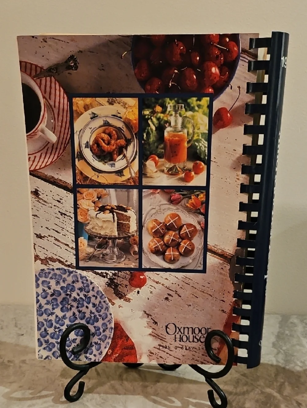 America's Best Recipes Cookbook - Red & Blue Cover (1995 Hometown Collection)